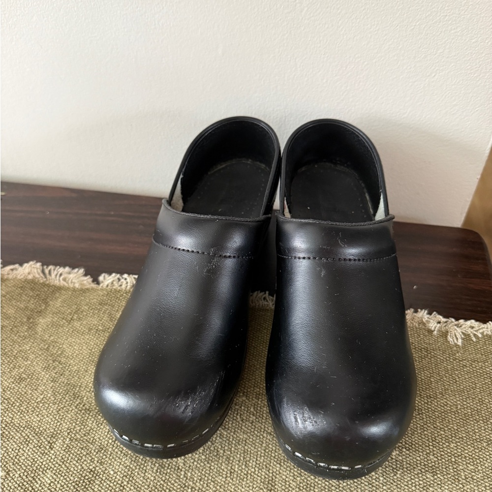Sanita Nursing Clogs sz 38